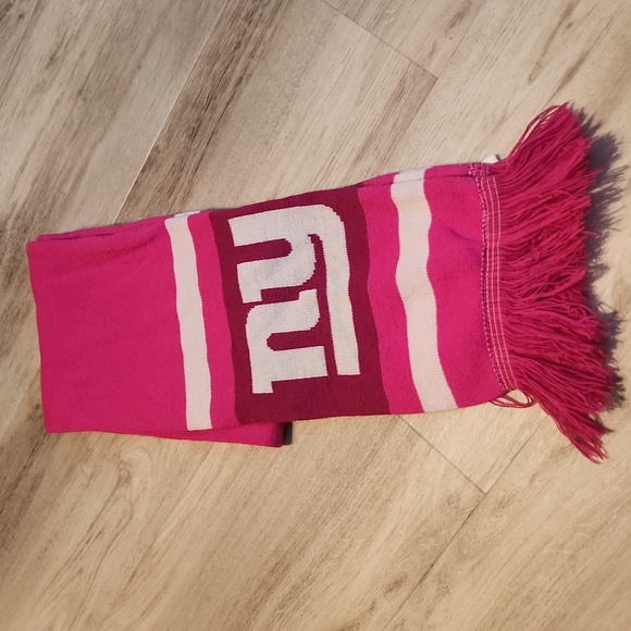 NY Giants Crucial Catch Women's Knit Scarf - Picture 5 of 6
